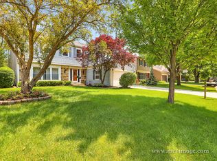209 Crabtree Ln, Vernon Hills, IL