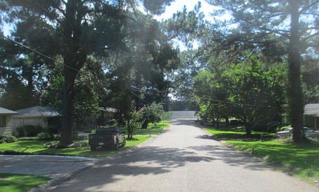 2nd image of 425 Daniel Cir
