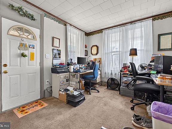 4th image of 134 W Walnut St