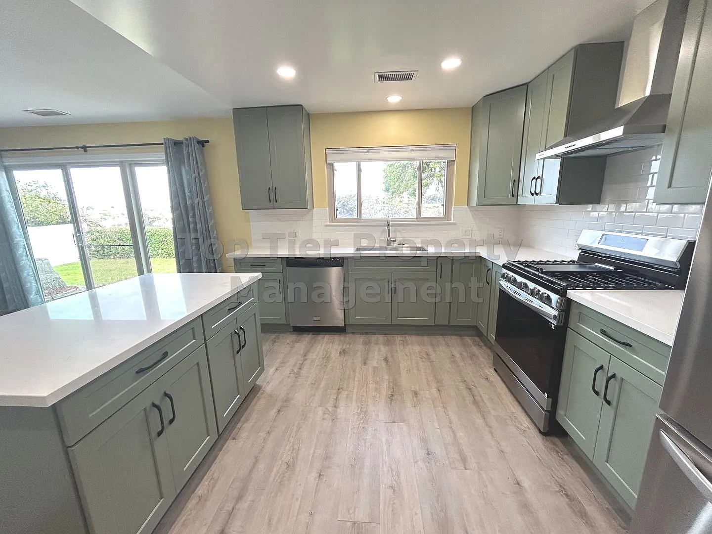 Oceanside Charmer 3 bed / 2 bath House - Available 09/15 — Photo 4