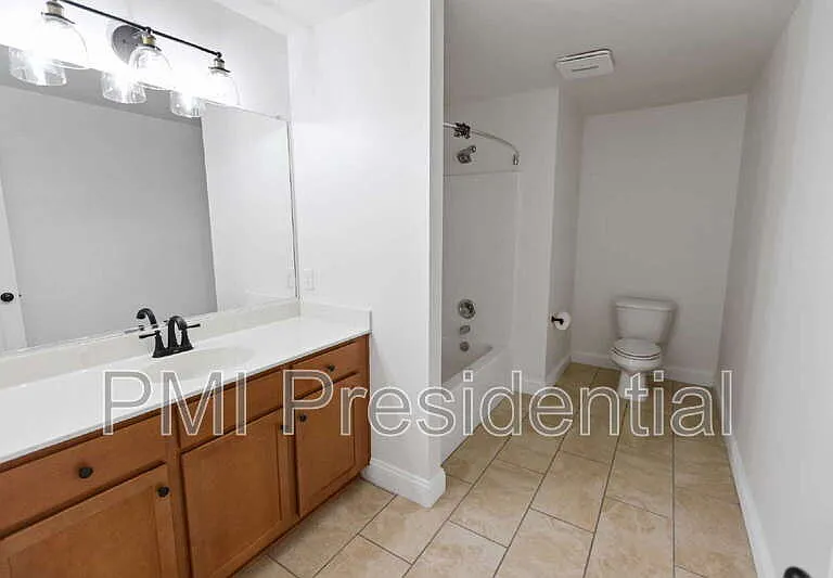 1107 N 27th St — Photo 11