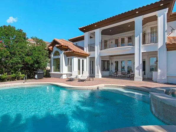 4700 Rendezvous Cv, Destin, FL 32541