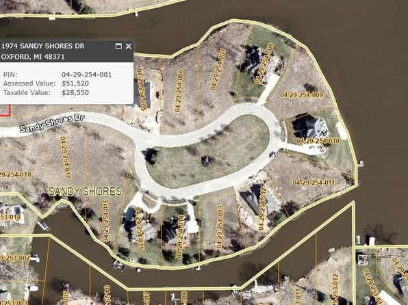 1974 Sandy Shores Dr, Oxford, MI 48371
