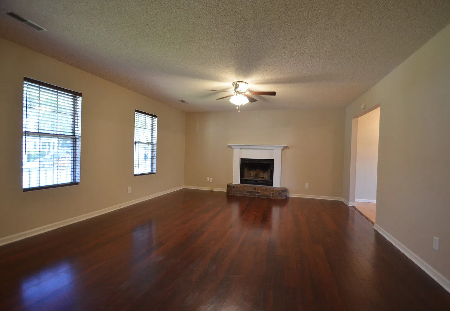 4 bed, 2.5 bath, 1695 sqft, $2,500 — Photo 4