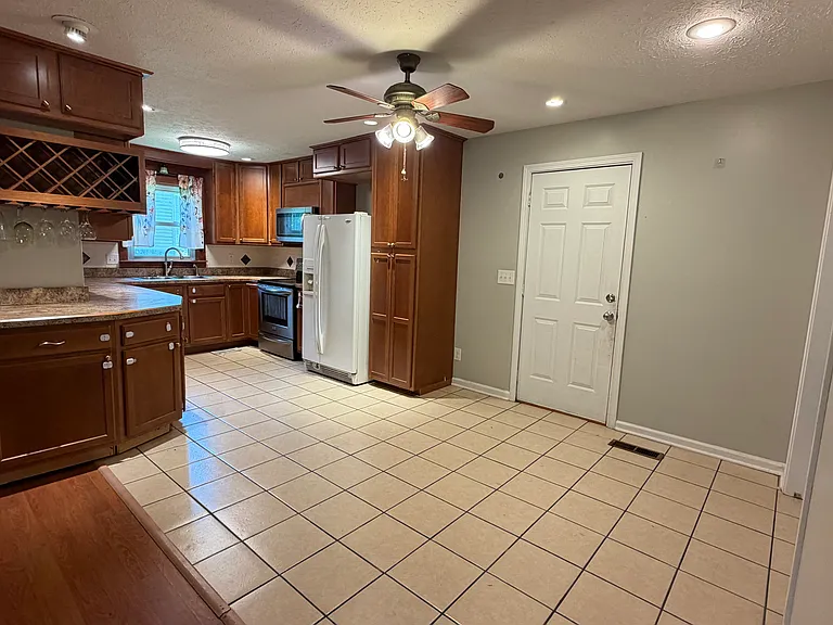 146 Celeste Ln — Photo 4