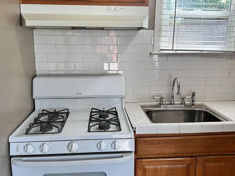 1324 N Farris Ave — Photo 4