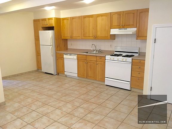 3rd image of 2579 44th St
