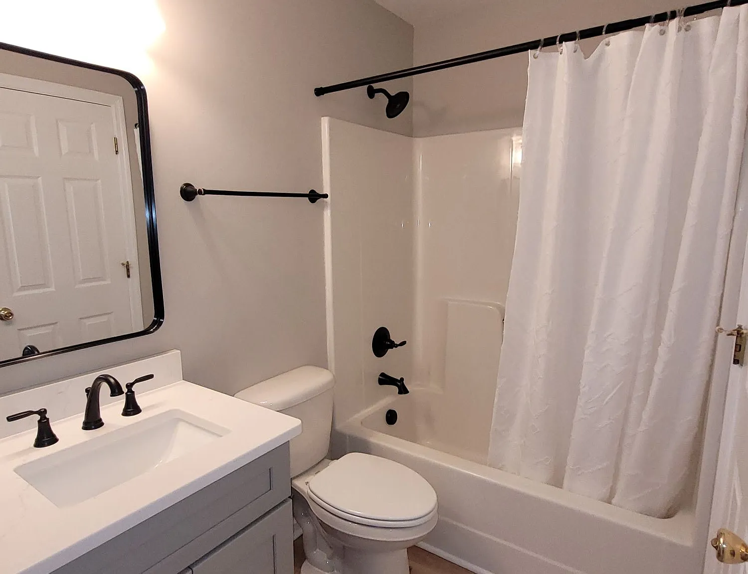 2 bed, 1096 sqft, $1,650 — Photo 3