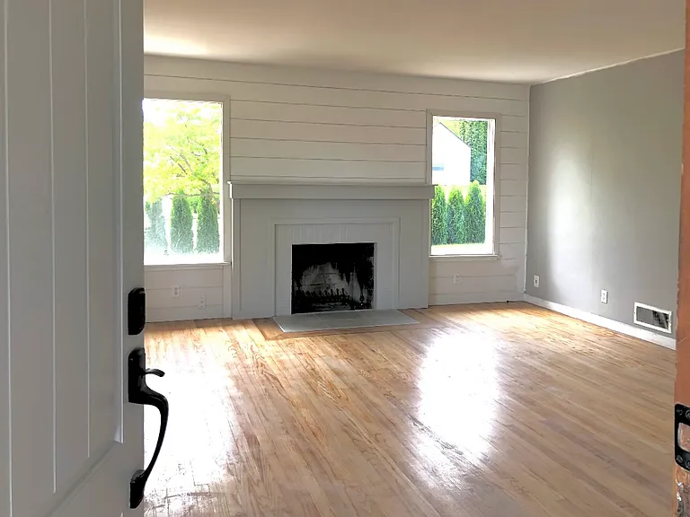 204 N 34th Ave — Photo 3