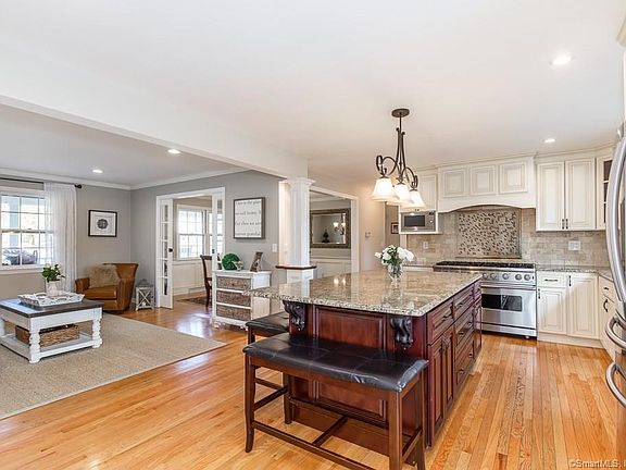 Open Kitchen /Family Room