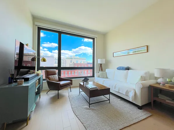 550 Vanderbilt Avenue image 1 of 14