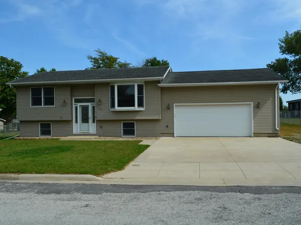 204 Pine St, Waverly, IA 50677