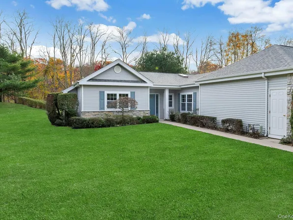 509 Oak Bluff Court, Moriches, NY 11955