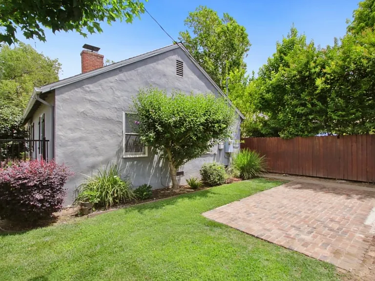 401 San Antonio Way — Photo 9