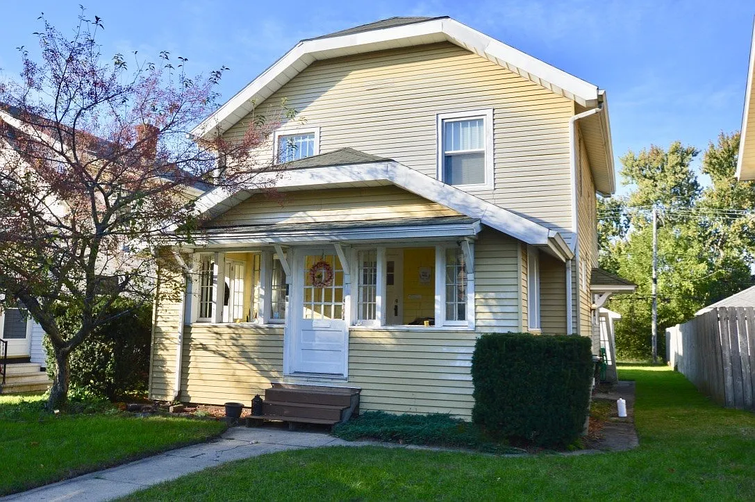 217 Altgeld St photo 1