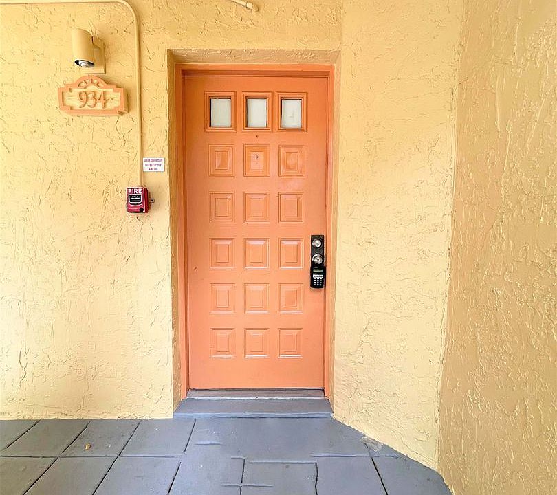 1st image of 934 Coral Club Dr