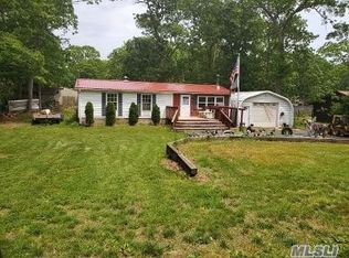 29 Ridge Rd, Shirley, NY 11967