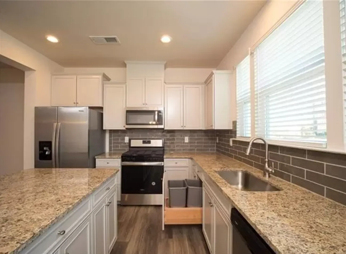 Coming Soon-Beautiful Townhouse in Berewick! — Photo 4