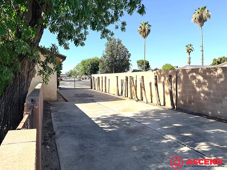 5213 Lowen Ave — Photo 10