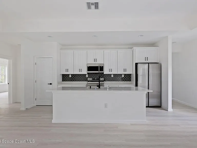 746 Harriet Ave — Photo 9