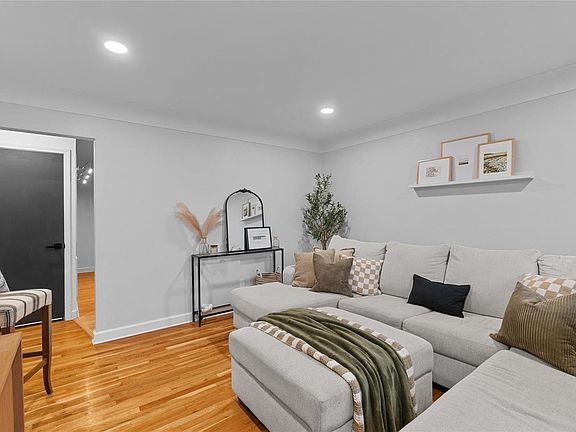 2nd image of 4306 Schmittwoods Ct