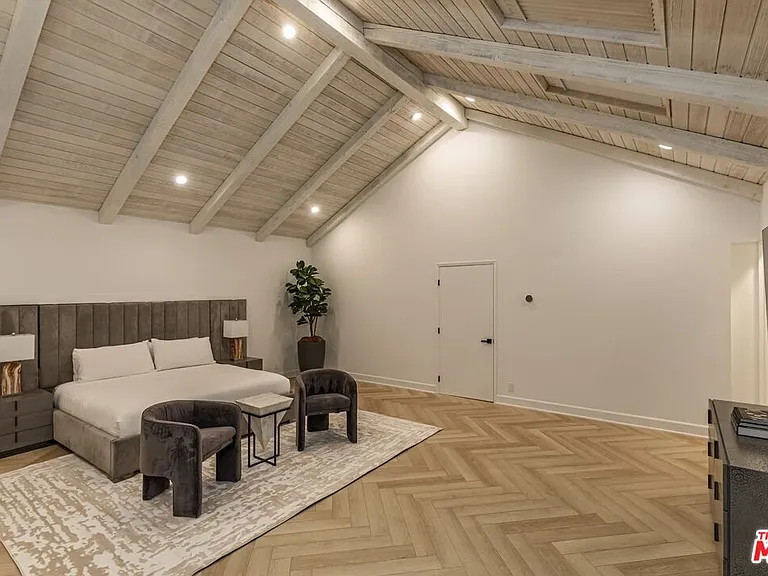 624 N Beverly Dr — Photo 24