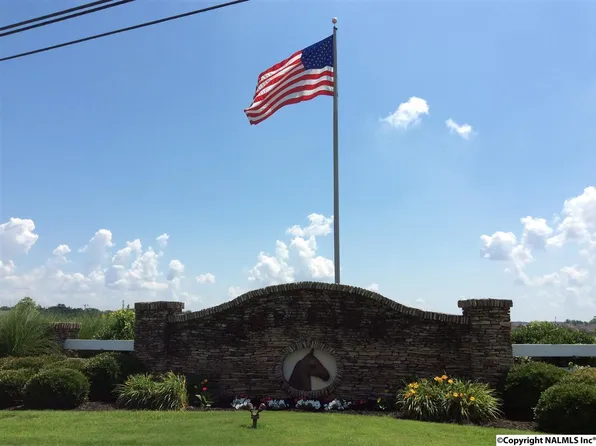 4011 Saddlehorn Bnd SW, Decatur, AL 35603