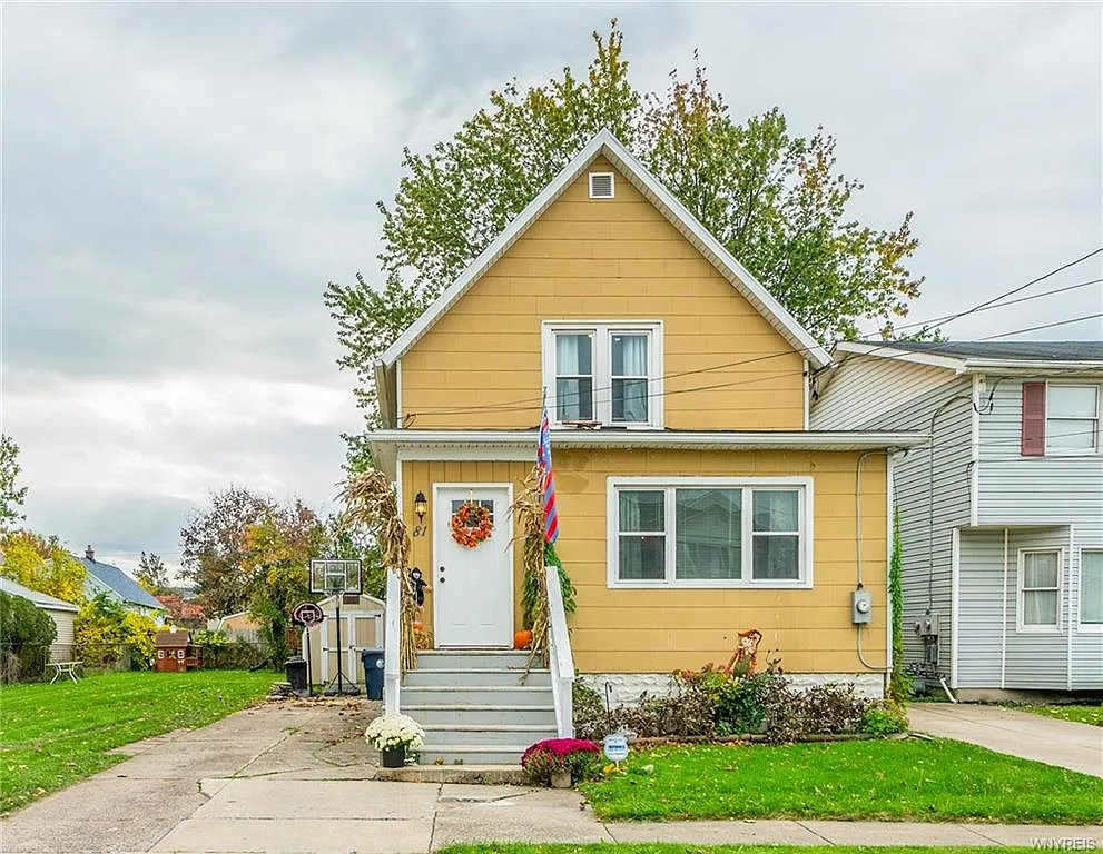 81 Modern Ave photo 1