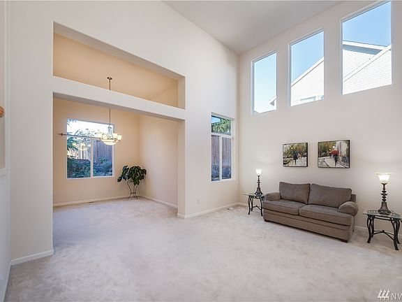 Spacious living room & dining room-So light & bright!