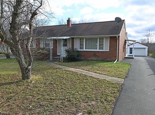 7054 Chestnut Ridge Rd, Lockport, NY 14094