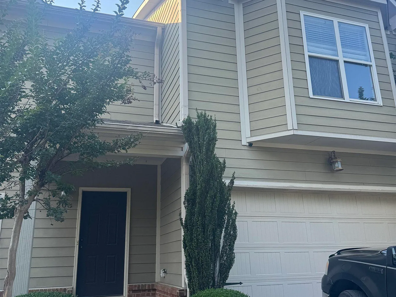 3 bed, 2.5 bath, 2154 sqft, $1,750 — Photo 1