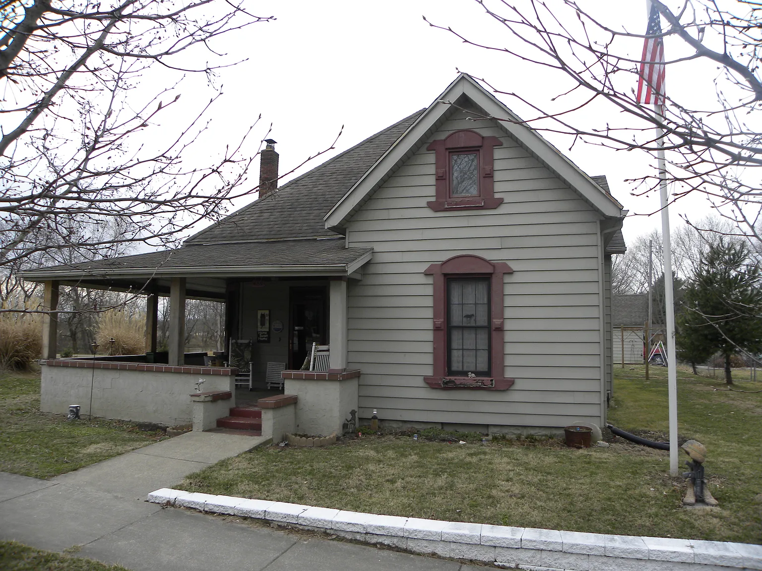 469 S Main St photo 1