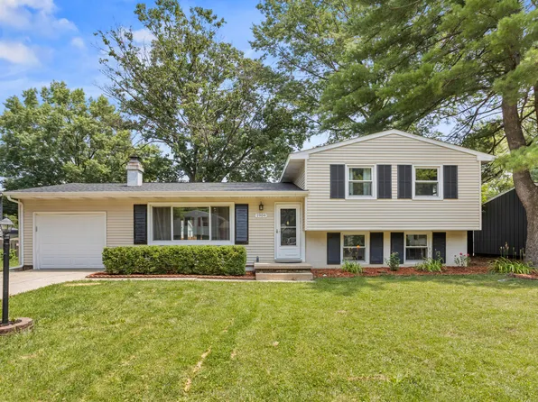 1904 Winchester Dr, Champaign, IL 61821