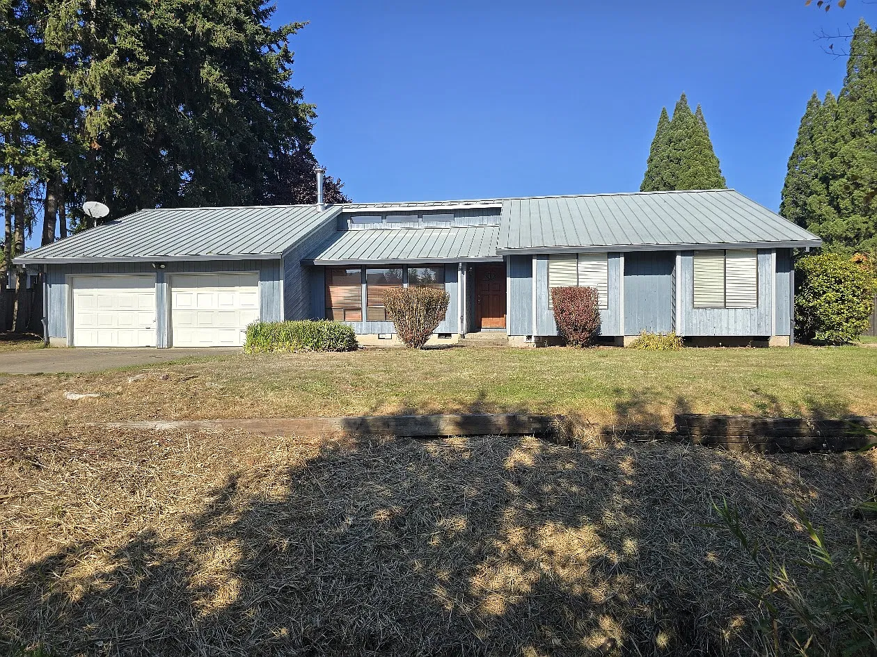 3 bed, $2,400 — Photo 1