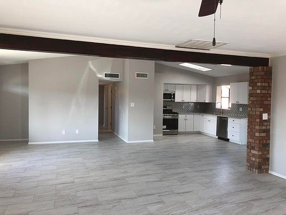3rd image of 6740 N Camino De La Tierra