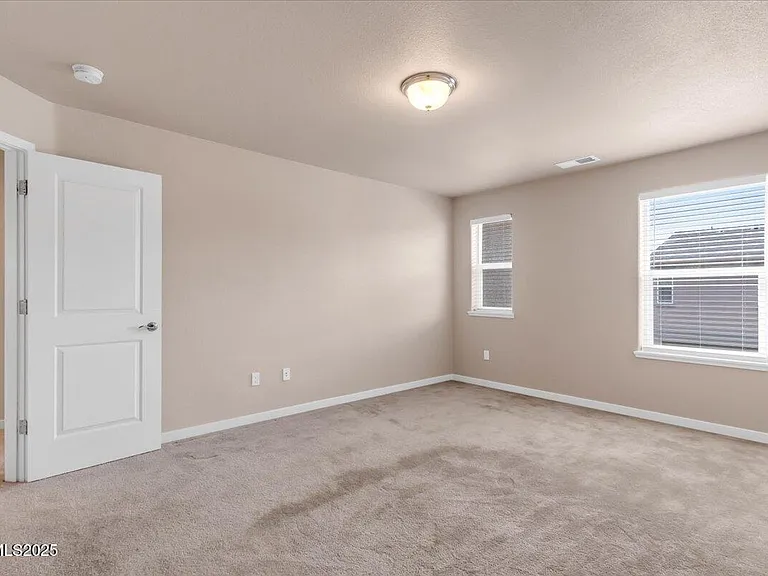 916 Garden Ct — Photo 36