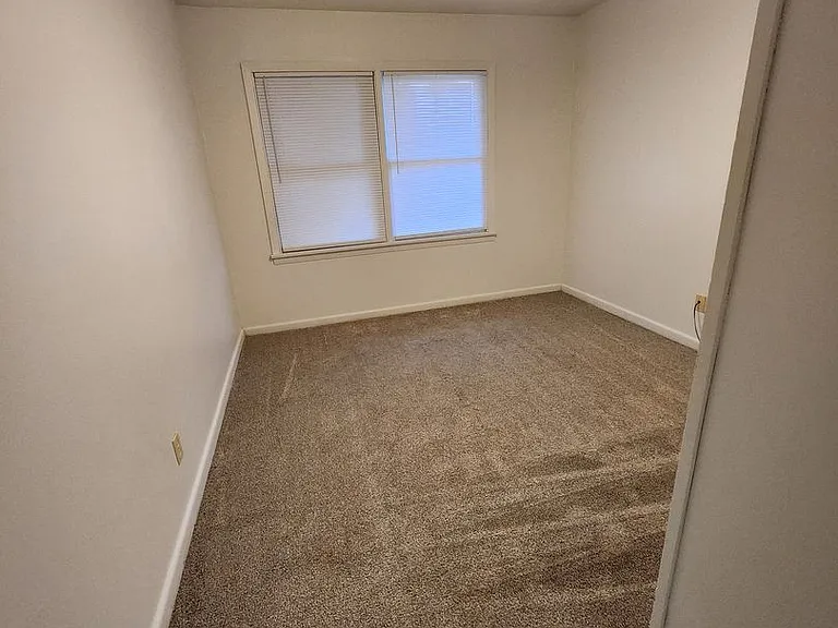 401 S Hoover St — Photo 12
