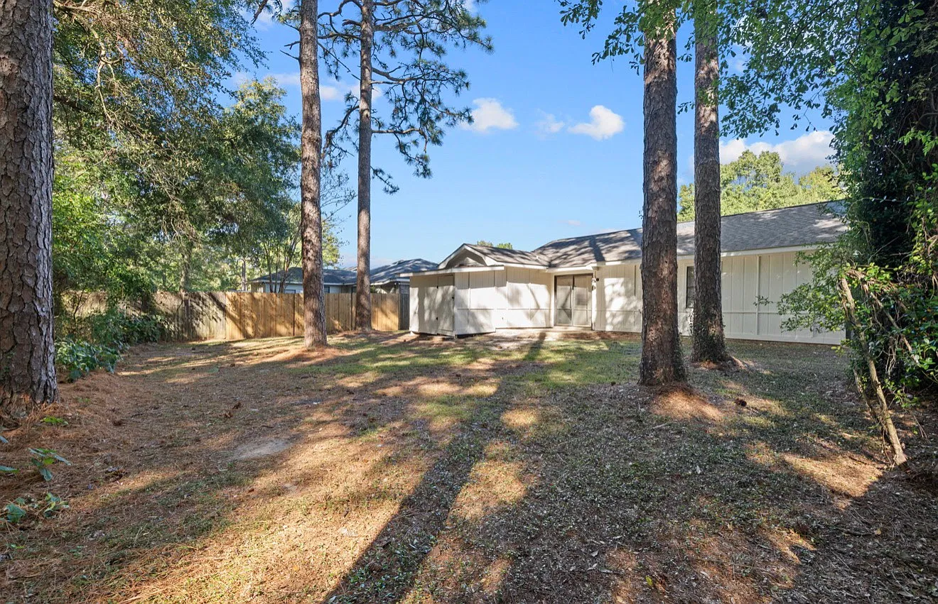 3 bed, 1200 sqft, $1,680 — Photo 2