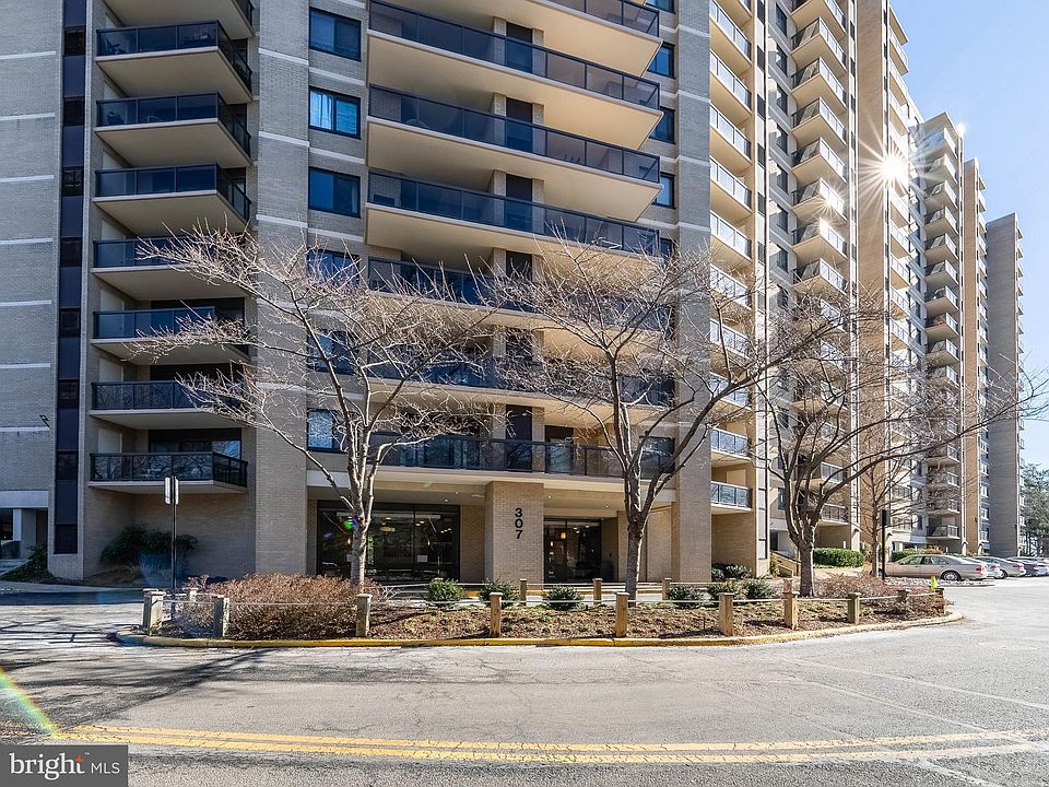 1st image of 307 Yoakum Pkwy APT 1803