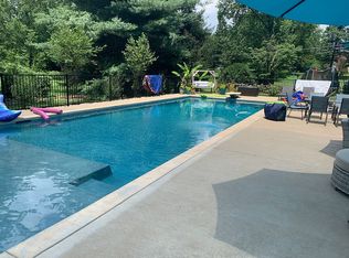 1 Old Westbury Ln, Saint Louis, MO 63119