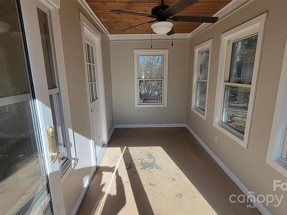 5th image of 32 Widows Peak Ln