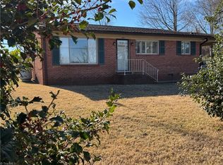 601 Meadowbrook Dr, King, NC 27021