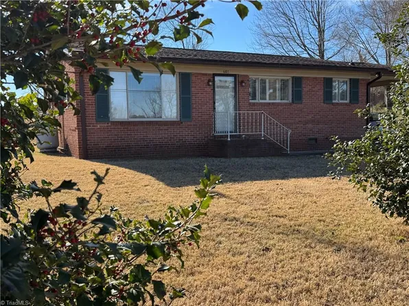 601 Meadowbrook Dr, King, NC 27021