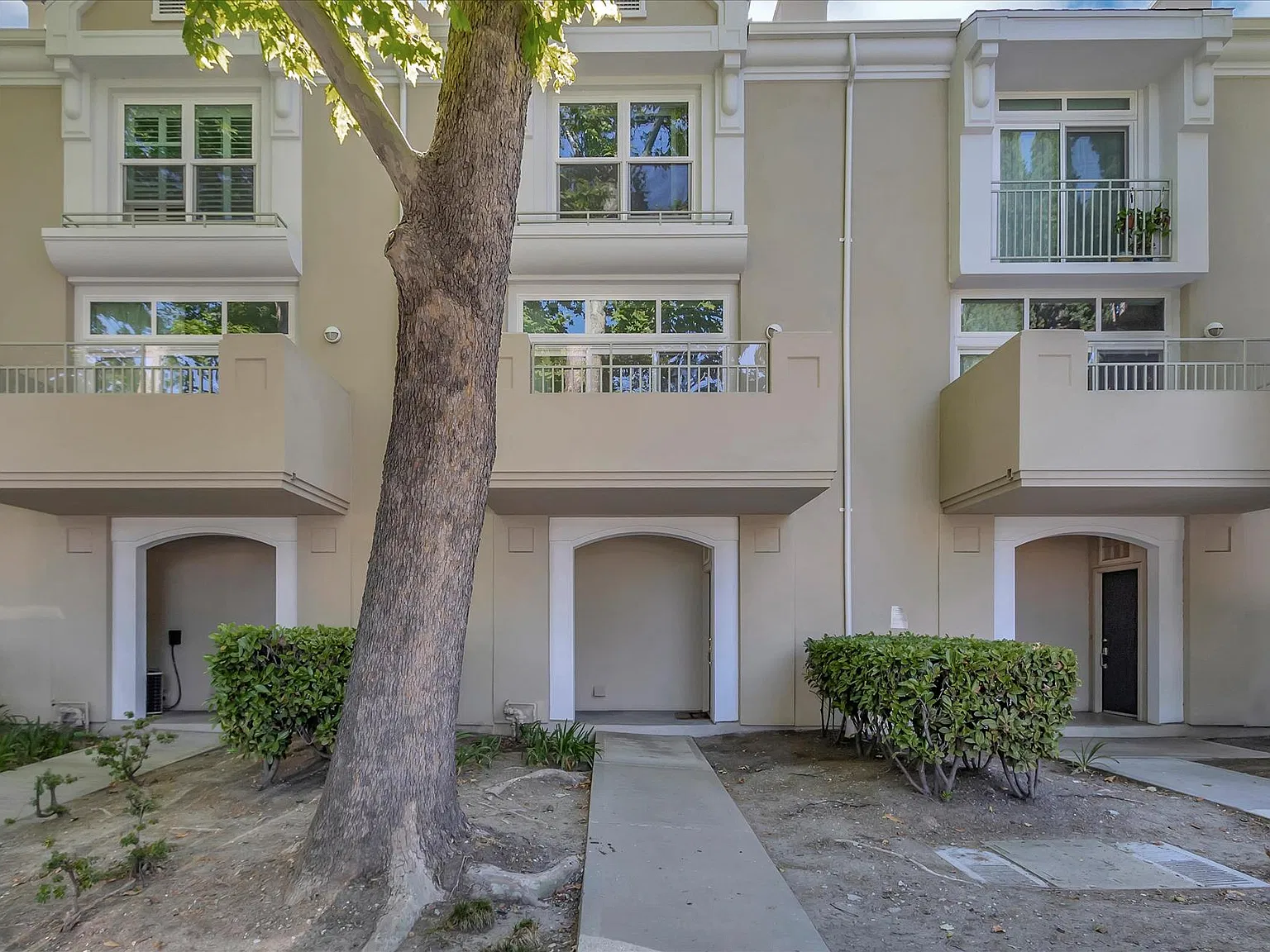 2 bed, 2.5 bath, 1150 sqft, $3,450 — Photo 1