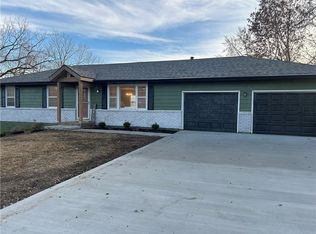 301 NW 81st St, Kansas City, MO 64118