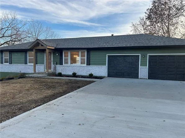 301 NW 81st St, Kansas City, MO 64118