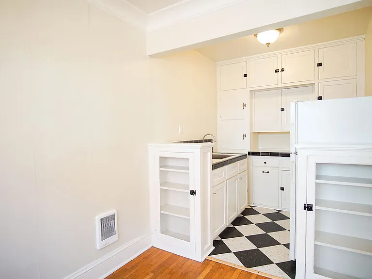 2136 NW Johnson St #204 — Photo 3