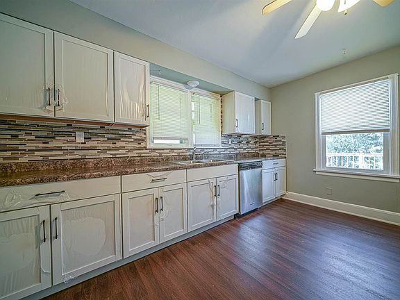 4th image of 3510 Charles St