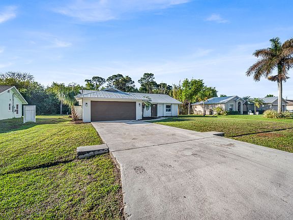 2nd image of 2514 SE Alfonso Avenue