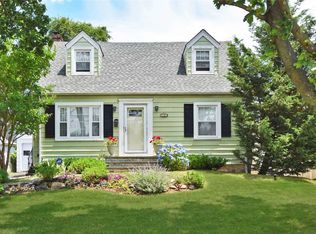 395 S Long Beach Ave, Freeport, NY 11520